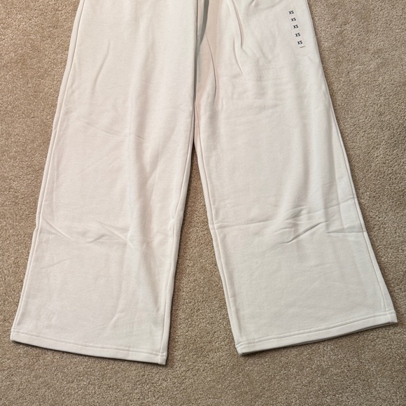 Uniqlo Cream Wideleg Sweatpants - Picture 2 of 13